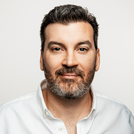 Stevan Headshot Comoto